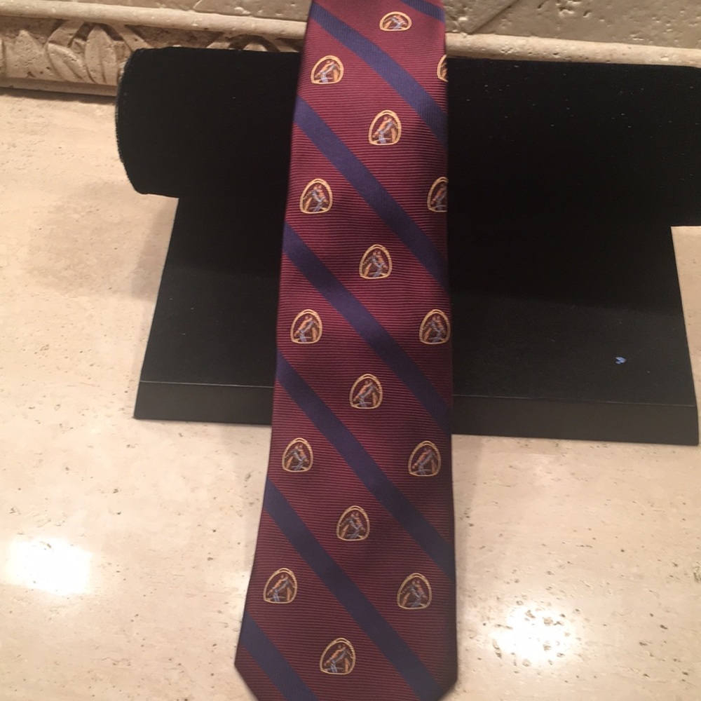 brooks brothers tie with horses
